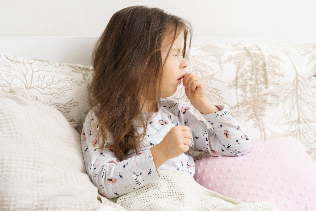 Чем лечить кашель у ребенка в домашних условиях